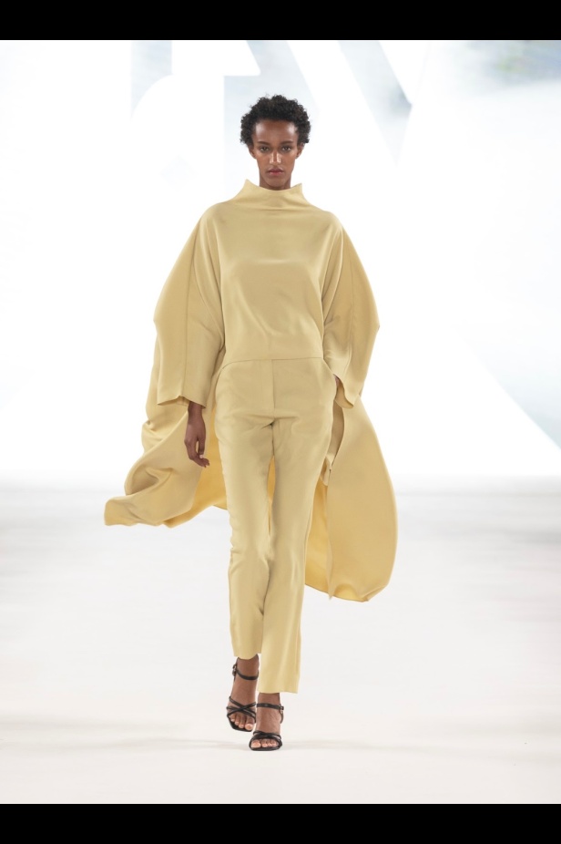 سعف النخيل يتراقص بأناقة.. أباديا تجسد الأصالة في تصاميم ريزورت 2025 في أسبوع الأزياء في الرياض