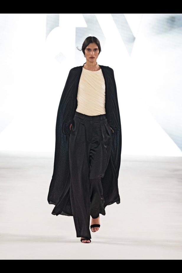 سعف النخيل يتراقص بأناقة.. أباديا تجسد الأصالة في تصاميم ريزورت 2025 في أسبوع الأزياء في الرياض