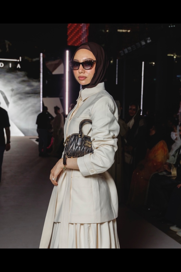 سعف النخيل يتراقص بأناقة.. أباديا تجسد الأصالة في تصاميم ريزورت 2025 في أسبوع الأزياء في الرياض