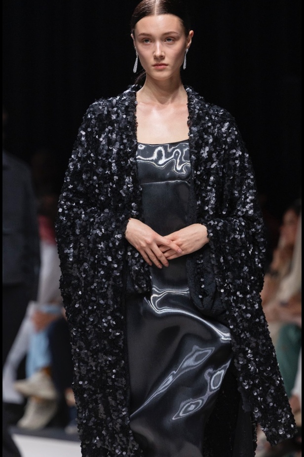  بإلهام من أغنية ليلة خميس .. نورا سليمان تُحيي السحر الكلاسيكي في مجموعة "8 مساءً"