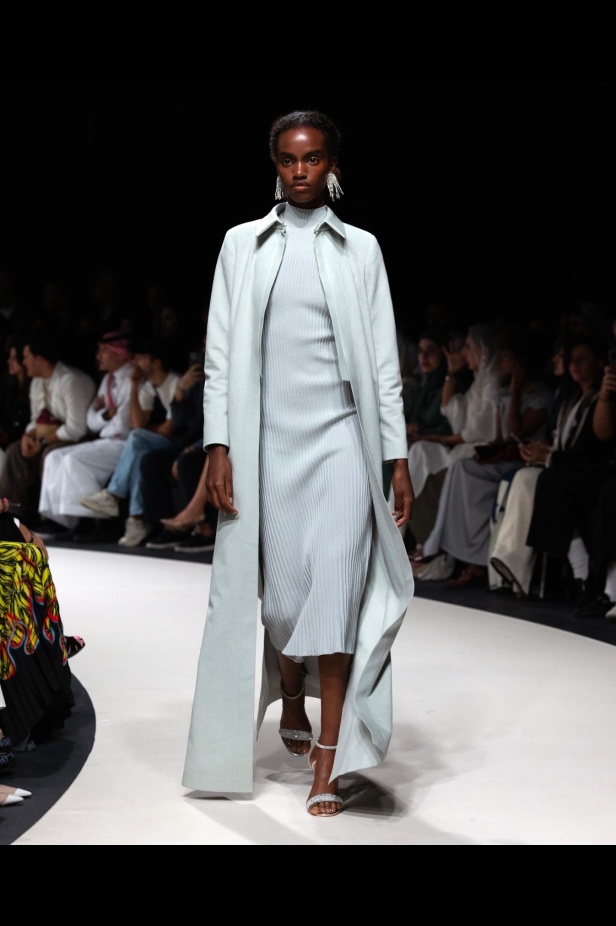  بإلهام من أغنية ليلة خميس .. نورا سليمان تُحيي السحر الكلاسيكي في مجموعة "8 مساءً"