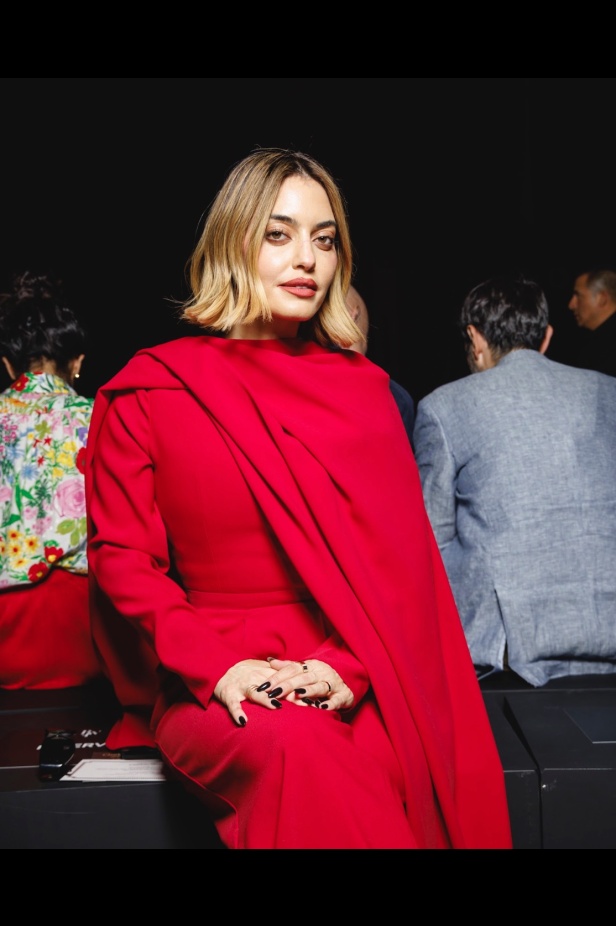  بإلهام من أغنية ليلة خميس .. نورا سليمان تُحيي السحر الكلاسيكي في مجموعة "8 مساءً"