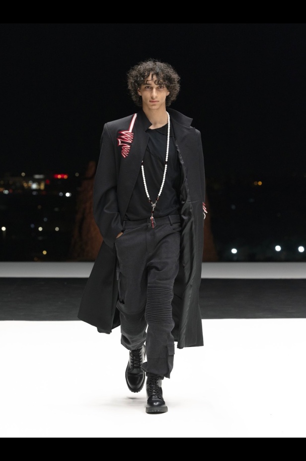 مجموعة "طويق" ليحيى البشري: احتفاء بالحب والحرية في ختام أسبوع الأزياء في الرياض