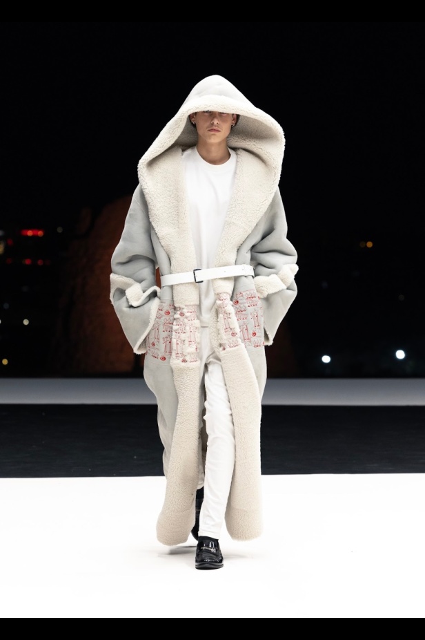 مجموعة "طويق" ليحيى البشري: احتفاء بالحب والحرية في ختام أسبوع الأزياء في الرياض