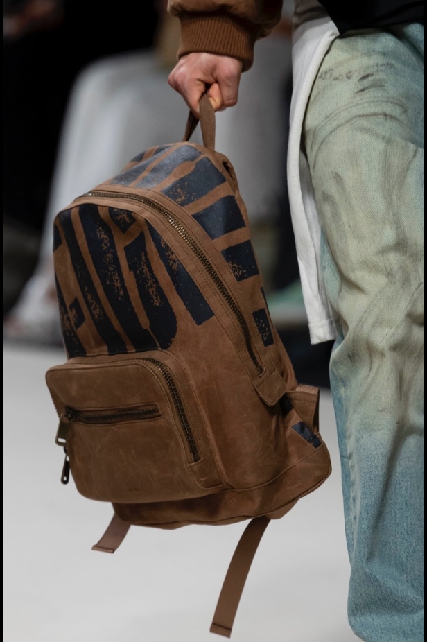 1886 أسبوع الأزياء في الرياض