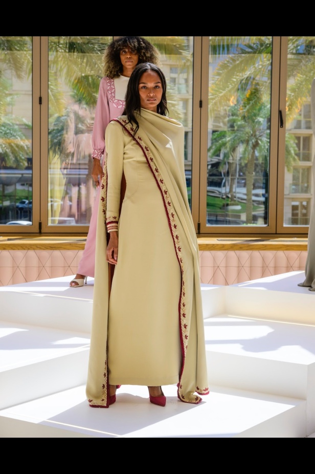 الأصالة النجدية تتألق في مجموعة موضي من مكرم مرزوقي: أزياء تروي حكايات المرأة السعودية