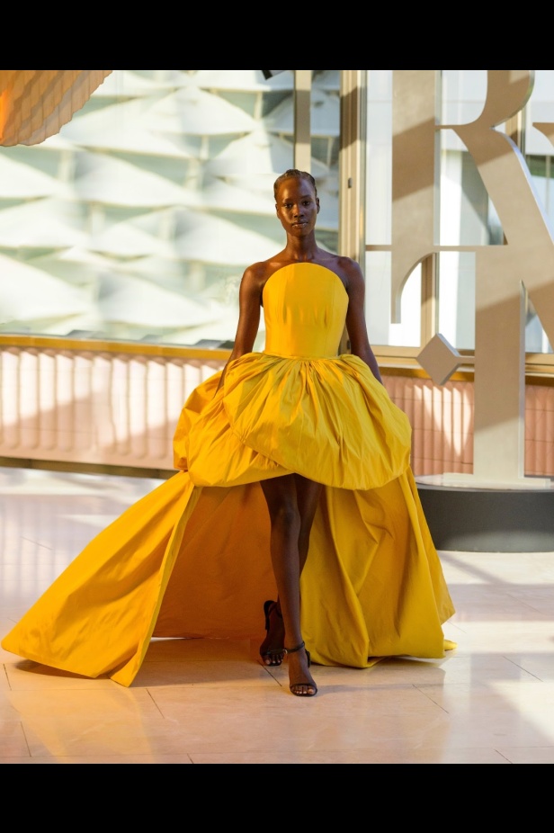 مجموعة "MENDOSA" من دار هلا الغرباوي تجسد المشاعر المتضاربة والأناقة المتفردة في أسبوع الأزياء في الرياض