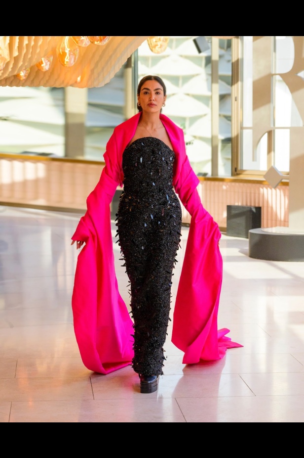 مجموعة "MENDOSA" من دار هلا الغرباوي تجسد المشاعر المتضاربة والأناقة المتفردة في أسبوع الأزياء في الرياض