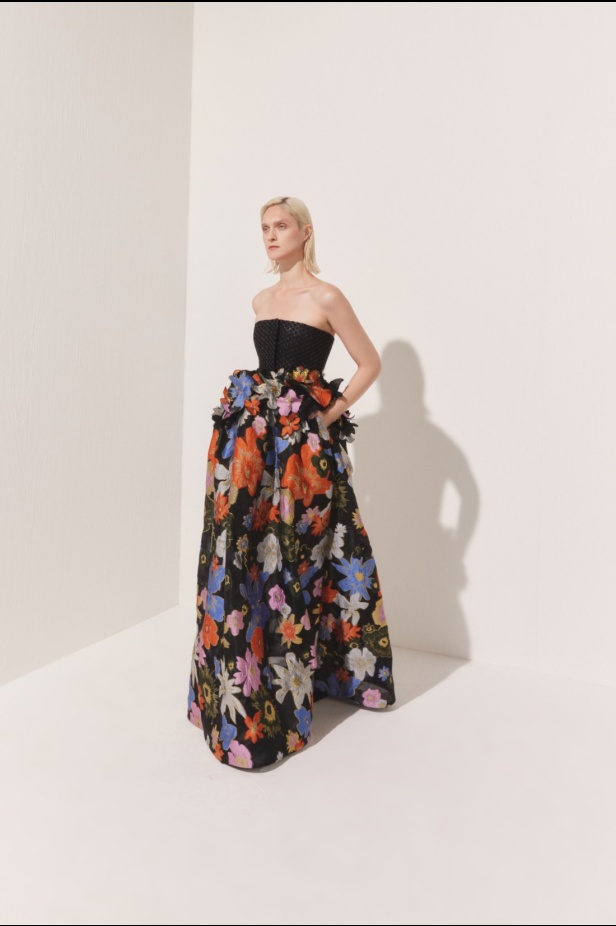 مجموعة AZZI & OSTA لربيع وصيف 2025 تجسد روح السفر المغامر من شروق الشمس إلى غروبها