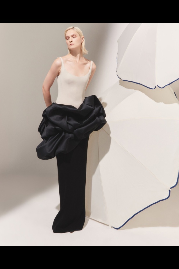 مجموعة AZZI & OSTA لربيع وصيف 2025 تجسد روح السفر المغامر من شروق الشمس إلى غروبها