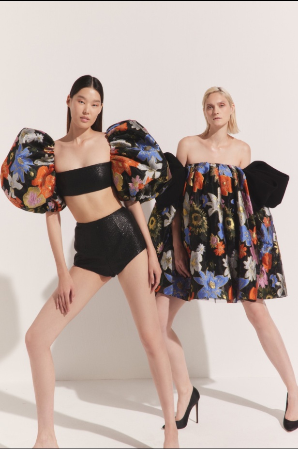 مجموعة AZZI & OSTA لربيع وصيف 2025 تجسد روح السفر المغامر من شروق الشمس إلى غروبها