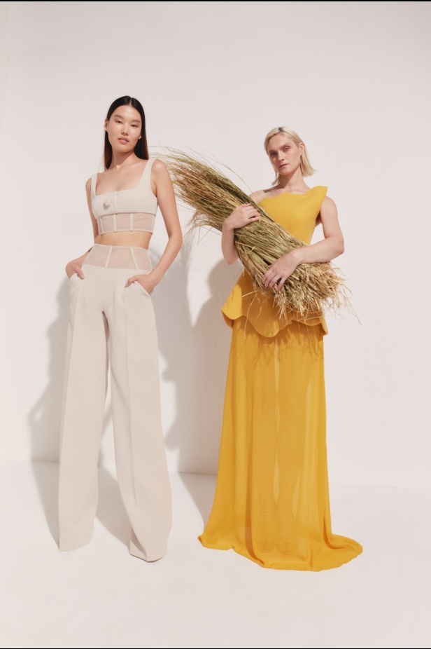 مجموعة AZZI & OSTA لربيع وصيف 2025 تجسد روح السفر المغامر من شروق الشمس إلى غروبها