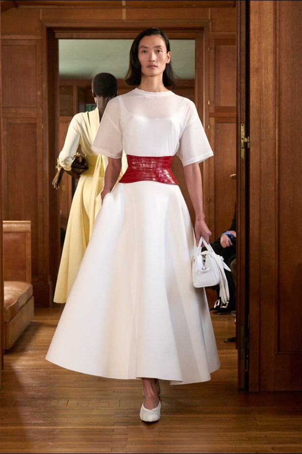 مجموعة  Jacquemus لربيع وصيف 2025 الكثير من التميّز