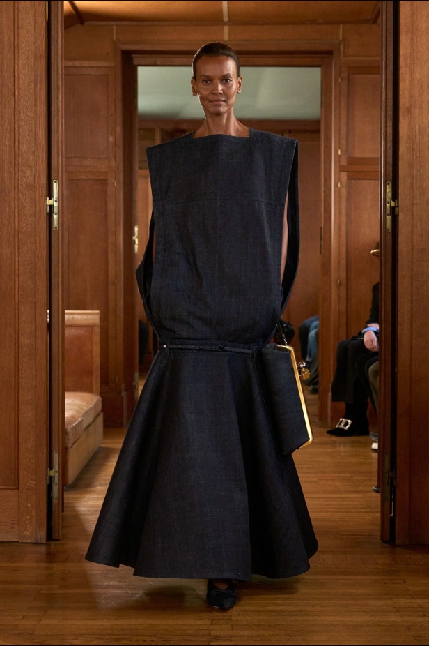 مجموعة  Jacquemus لربيع وصيف 2025 الكثير من التميّز