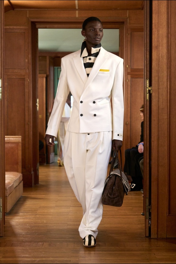 مجموعة  Jacquemus لربيع وصيف 2025 الكثير من التميّز