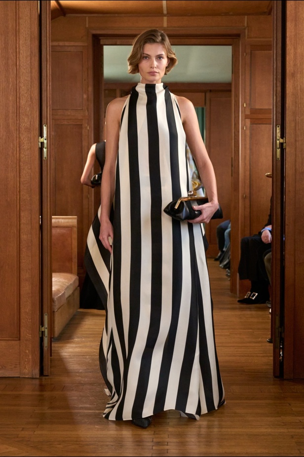 مجموعة  Jacquemus لربيع وصيف 2025 الكثير من التميّز