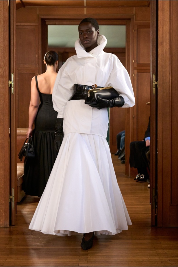 مجموعة  Jacquemus لربيع وصيف 2025 الكثير من التميّز