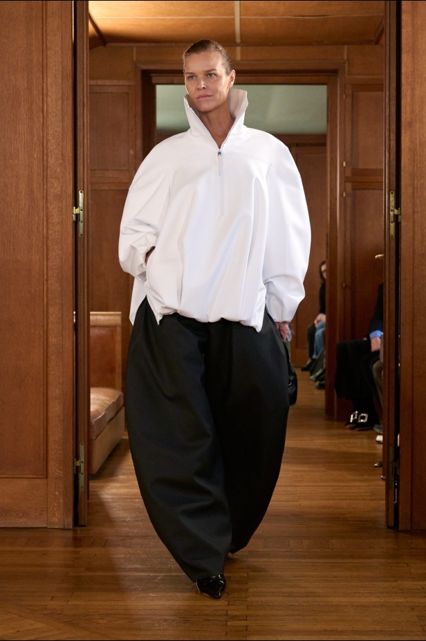 مجموعة  Jacquemus لربيع وصيف 2025 الكثير من التميّز