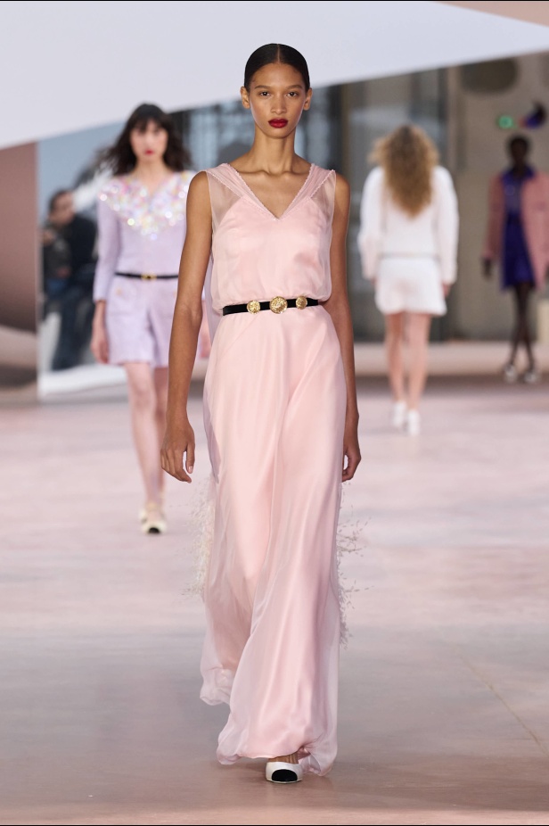 مجموعة Chanel ربيع و صيف 2025 للأزياء الراقية