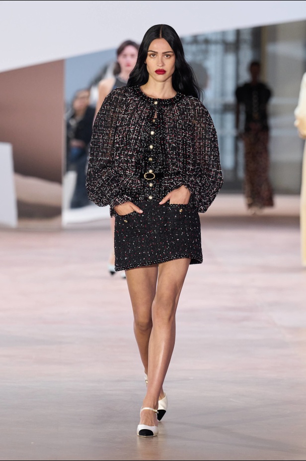 مجموعة Chanel ربيع و صيف 2025 للأزياء الراقية