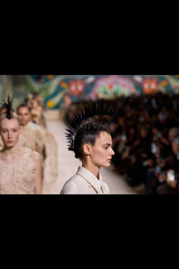 مجموعة كريستيان ديور للهوت كوتور لربيع وصيف 2025