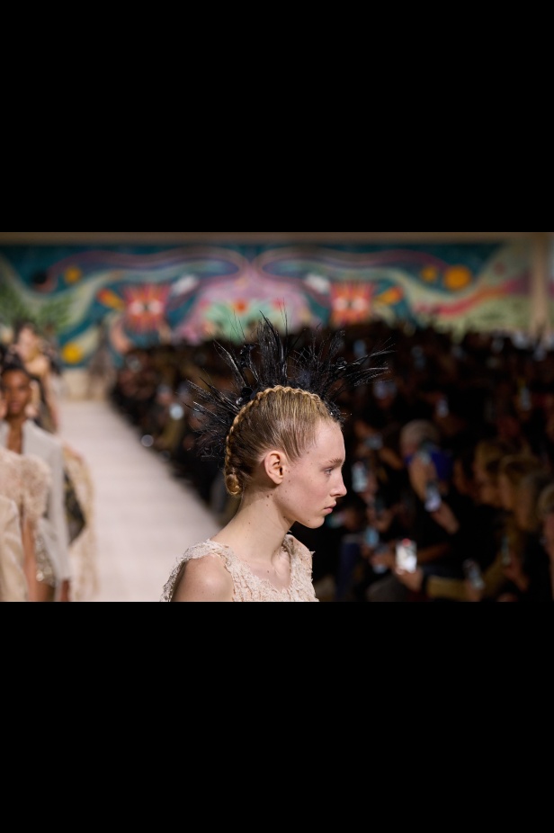 مجموعة كريستيان ديور للهوت كوتور لربيع وصيف 2025