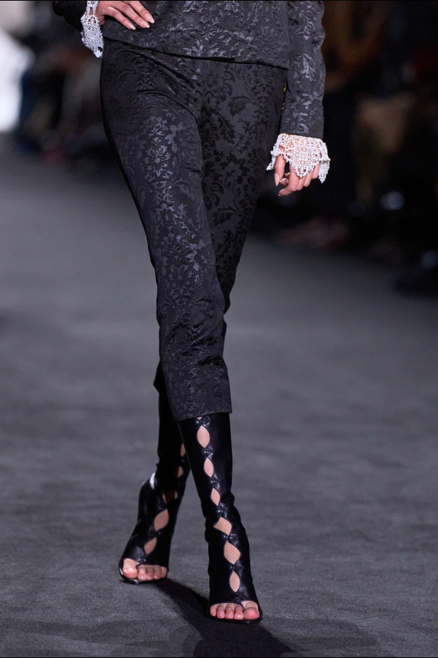 مجموعة Le Naufrage التي قدمها لودفيك دو سان سيرنين بدت كتحية ابداعة لإرث جان بول غوتييه