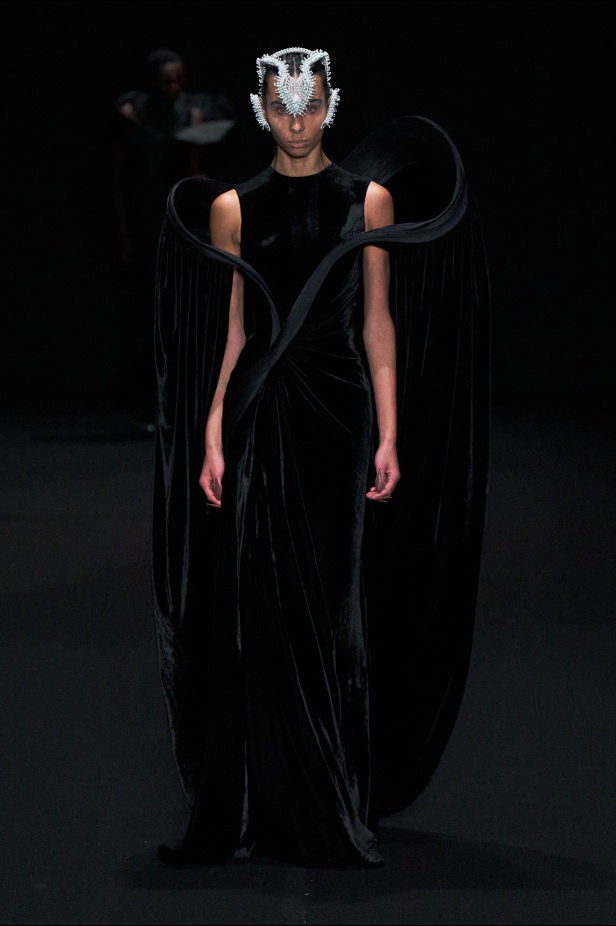 مجموعة Gaurav Gupta لصيف 2025 