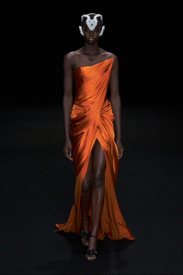 مجموعة Gaurav Gupta لصيف 2025 