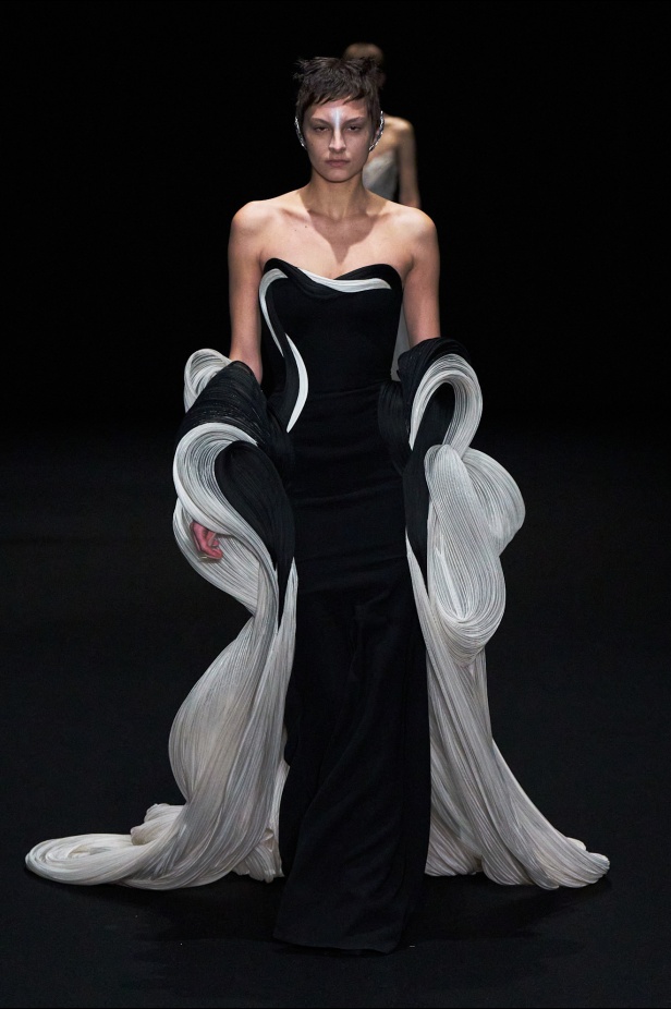 مجموعة Gaurav Gupta لصيف 2025 