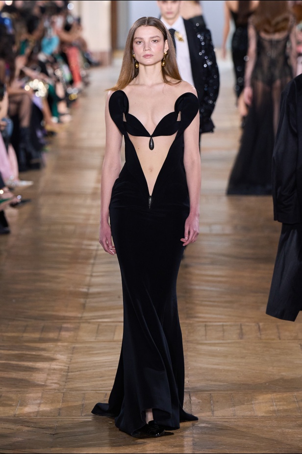 مجموعة جورج حبيقة للأزياء الراقية لربيع 2025