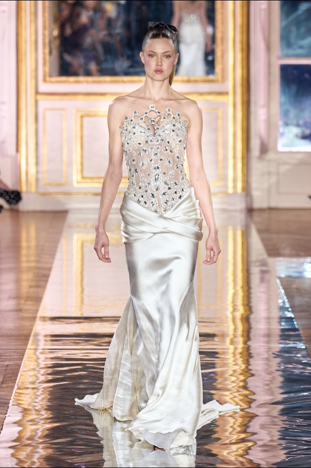 مجموعة Zuhair Murad للأزياء الراقية لربيع 2025 