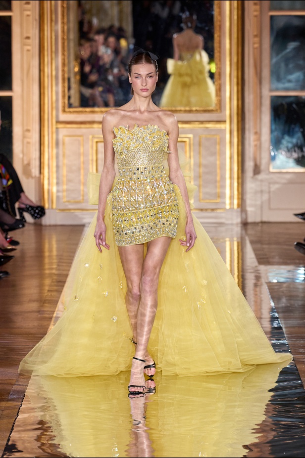 مجموعة Zuhair Murad للأزياء الراقية لربيع 2025 