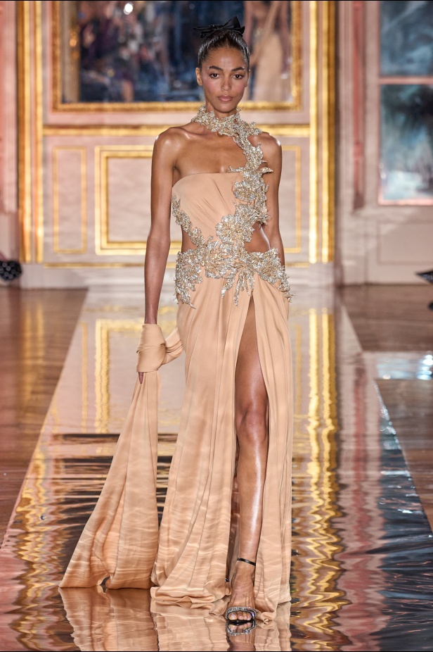 مجموعة Zuhair Murad للأزياء الراقية لربيع 2025 