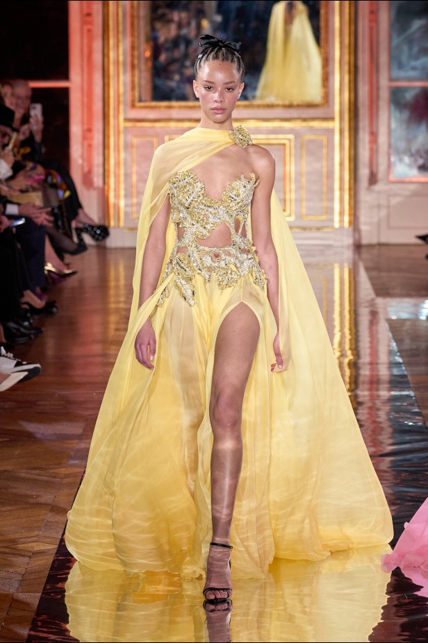 مجموعة Zuhair Murad للأزياء الراقية لربيع 2025 