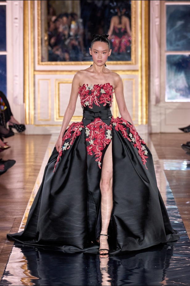 مجموعة Zuhair Murad للأزياء الراقية لربيع 2025 