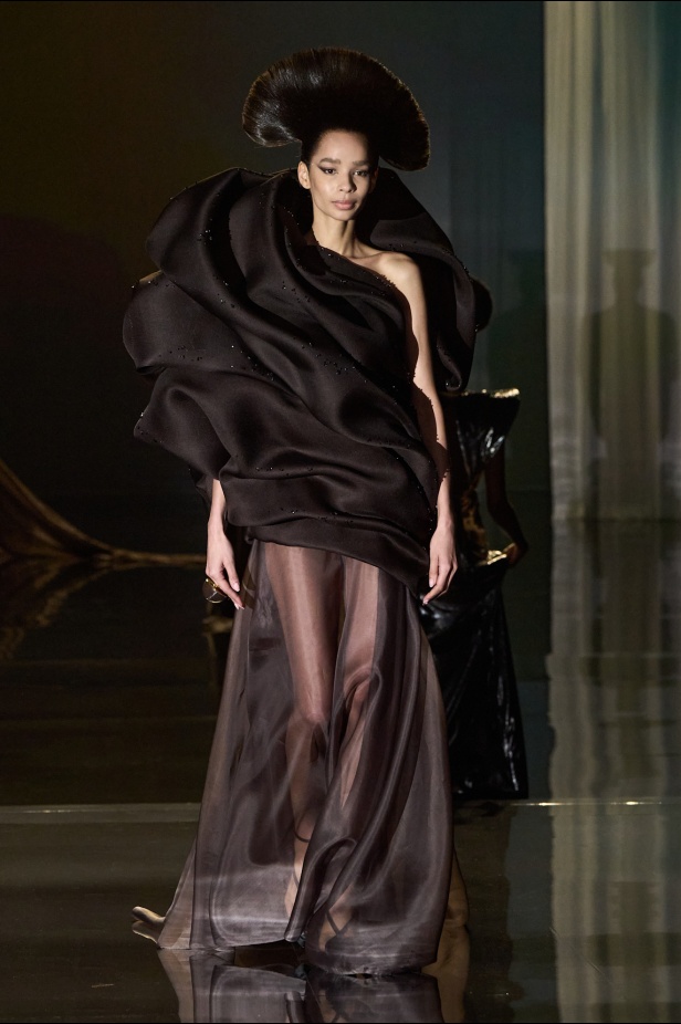 مجموعة Stephane Rolland للأزياء الراقية لربيع 2025 