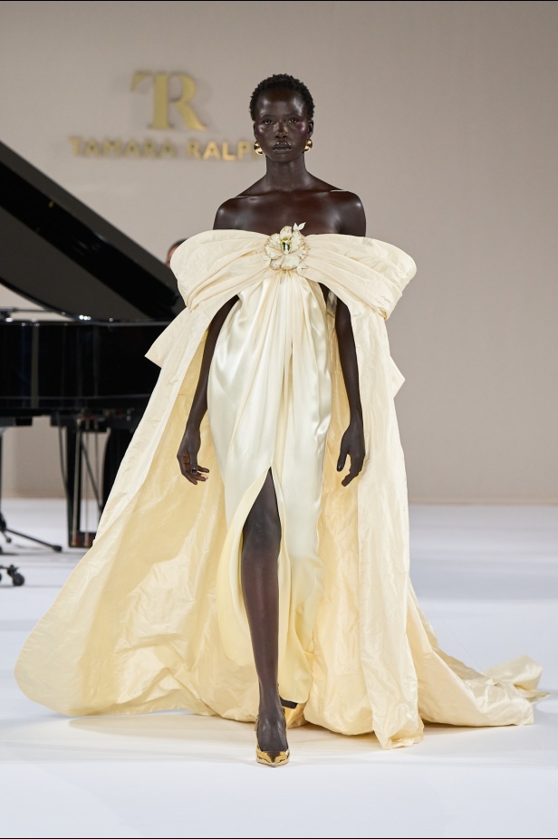  عرض Tamara Ralph لصيف 2015 في باريس
