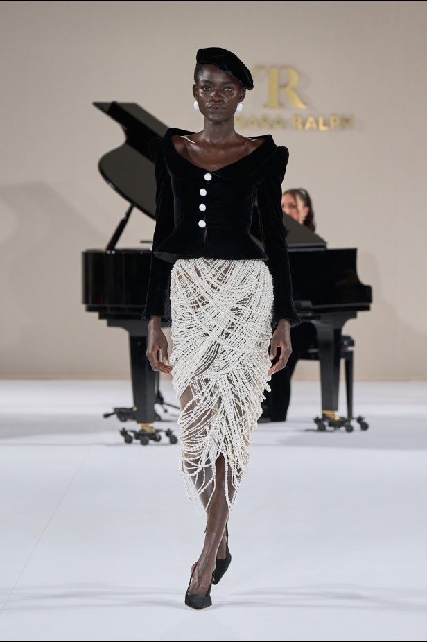  عرض Tamara Ralph لصيف 2015 في باريس