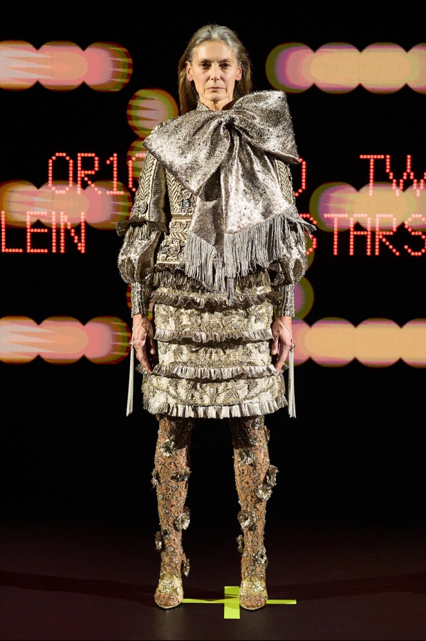 عصر الأزياء الراقية الجديد لـValentino بإبداع "أليساندرو ميكيلي" المتمرد في مجموعة ربيع وصيف 2025 