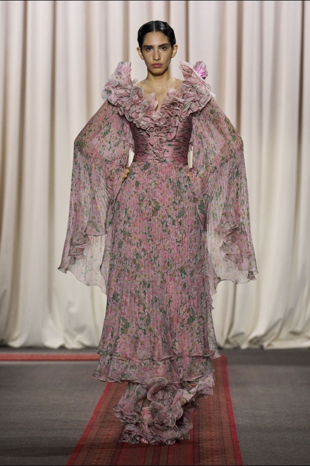 مجموعة Giambattista Valli لصيف 2025 تكرّم المغرب