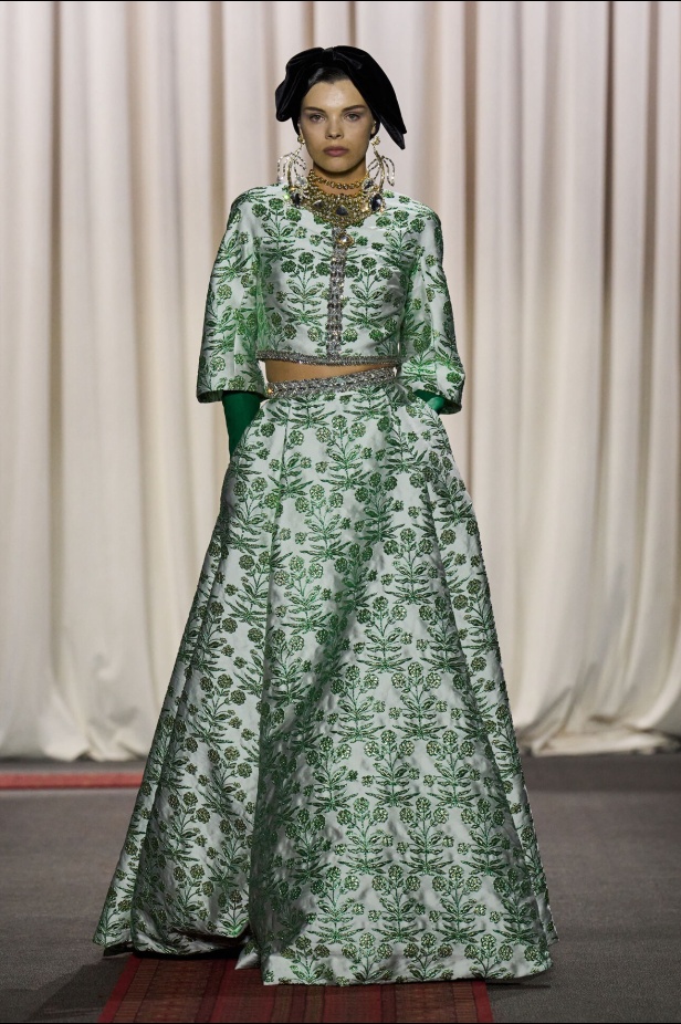 مجموعة Giambattista Valli لصيف 2025 تكرّم المغرب