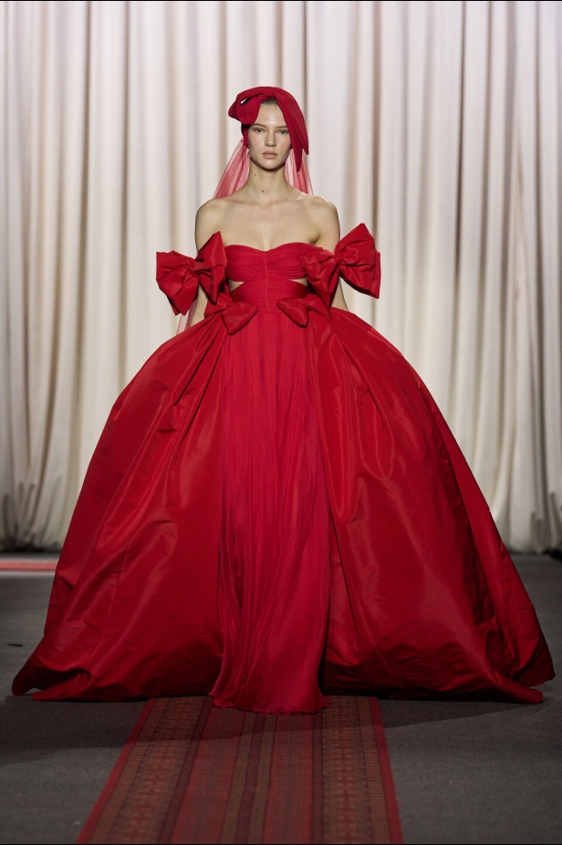 مجموعة Giambattista Valli لصيف 2025 تكرّم المغرب