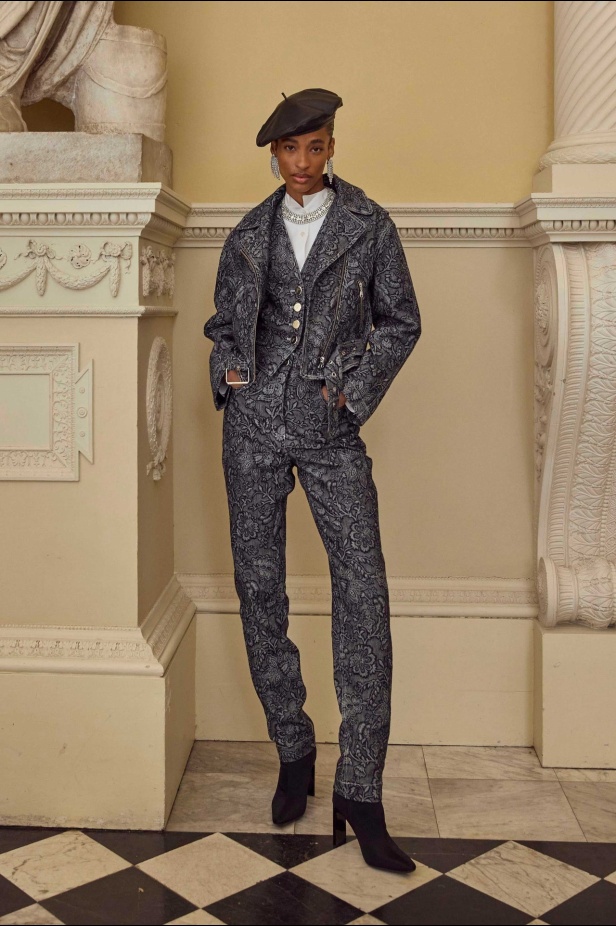 عرض أزياء Temperley London لخريف وشتاء 2025-2026