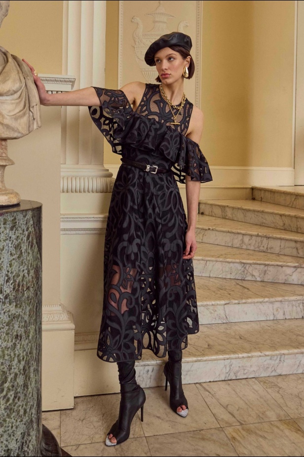 عرض أزياء Temperley London لخريف وشتاء 2025-2026