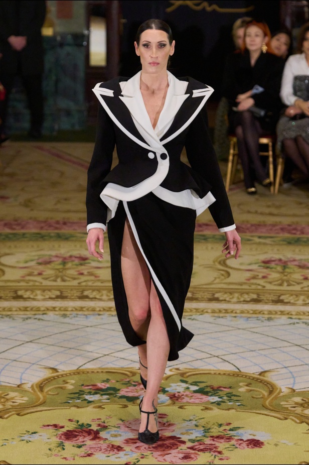  روبير أبي نادر يكشف أسرار الأناقة الملكية في ربيع وصيف 2025