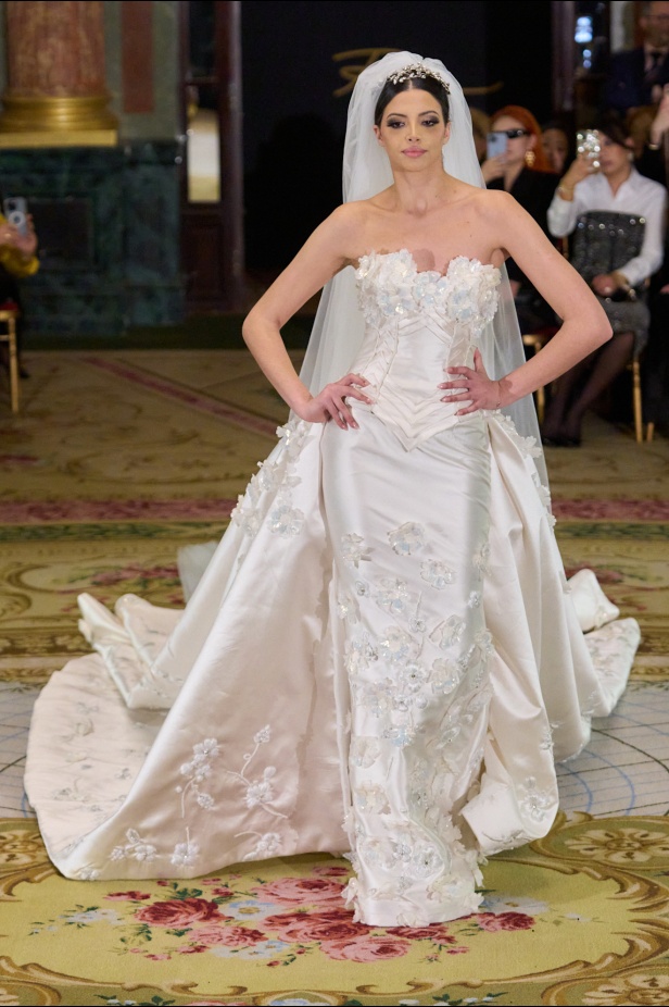  روبير أبي نادر يكشف أسرار الأناقة الملكية في ربيع وصيف 2025