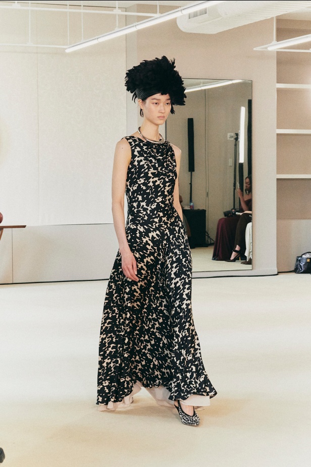 عودة إلى جوهر الاناقة في "التوزارا" لخريف وشتاء 2025 للملابس الجاهزة