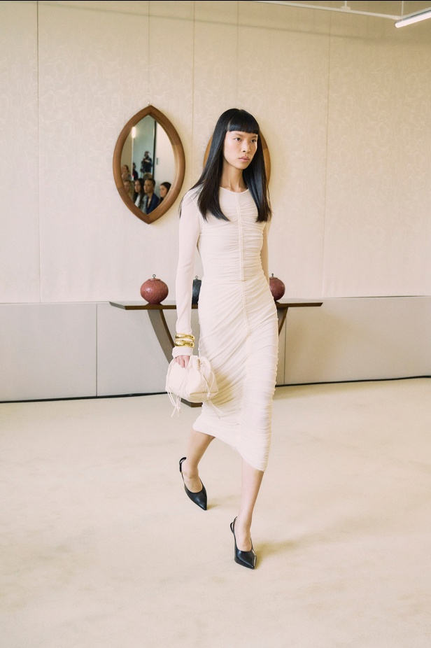 عودة إلى جوهر الاناقة في "التوزارا" لخريف وشتاء 2025 للملابس الجاهزة