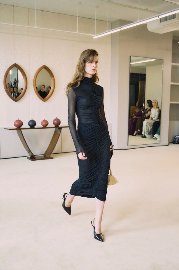 عودة إلى جوهر الاناقة في "التوزارا" لخريف وشتاء 2025 للملابس الجاهزة